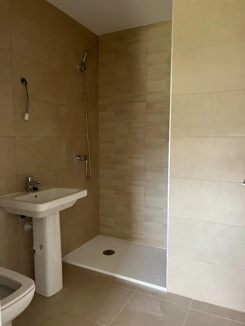 Badezimmer von Wohnung zum Verkauf in Palencia mit Terrasse, Abstellraum und Gemeinschaftspool