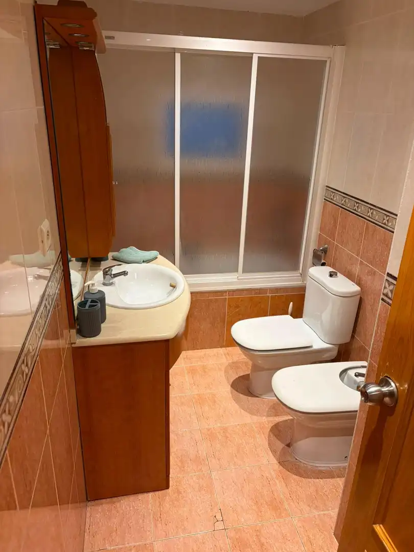 Baño de Piso para compartir en Valencia
