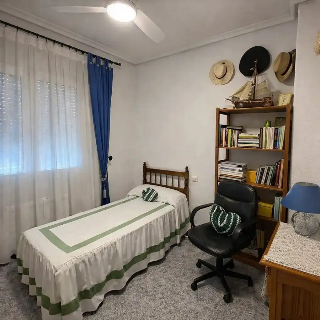 Habitación de Casa adosada en venta en Montearagón con Aire acondicionado, Calefacción y Terraza
