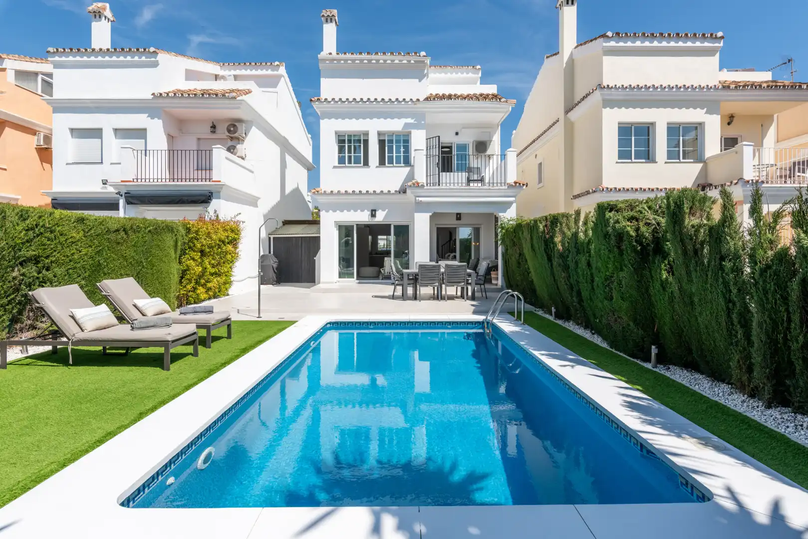 Vista exterior de Casa o chalet en venta en Estepona con Aire acondicionado, Jardín privado y Terraza