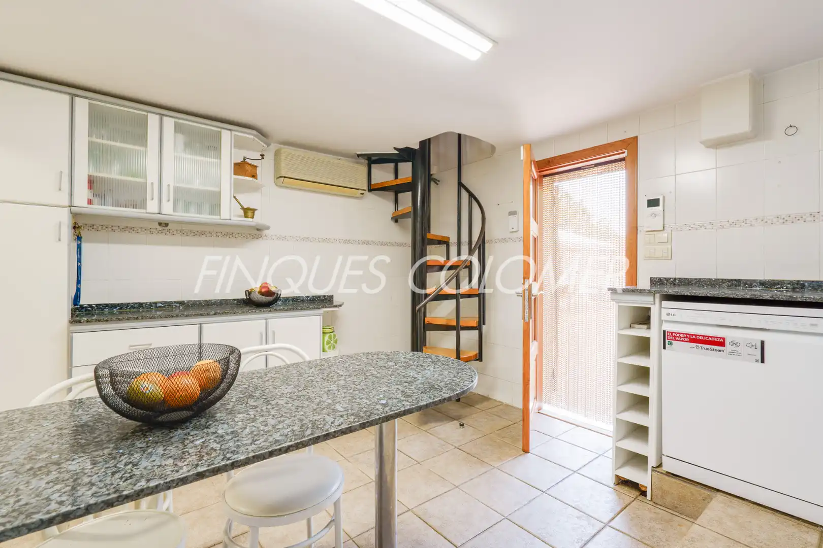 Kitchen of Houses for sale in Rubí  with Air Conditioner, Private garden and Parquet flooring