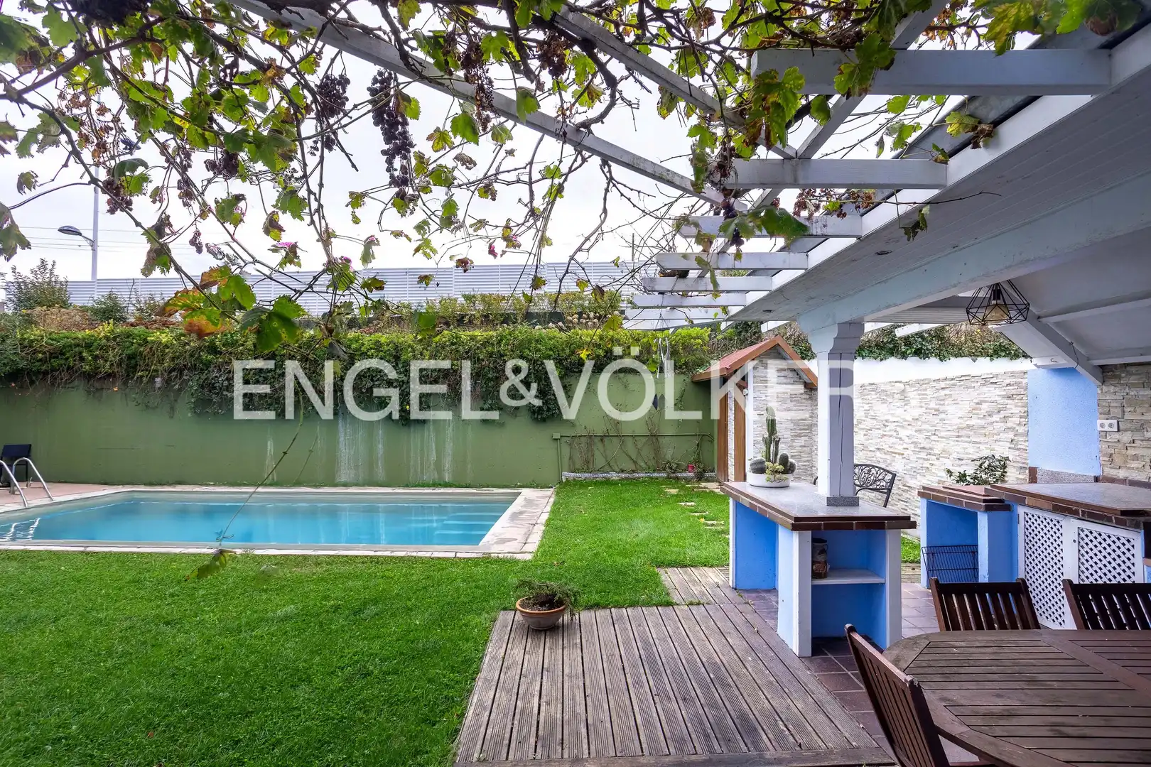 Piscina de Casa o xalet en venda en Miengo amb Calefacció, Jardí privat i Piscina