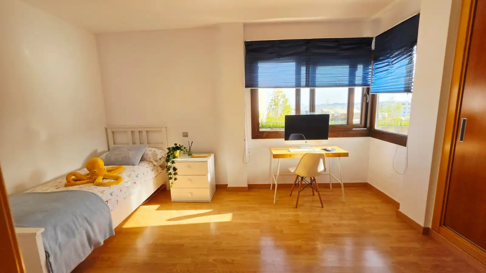 Dormitori de Casa o xalet en venda en Fuengirola amb Aire condicionat, Jardí privat i Terrassa