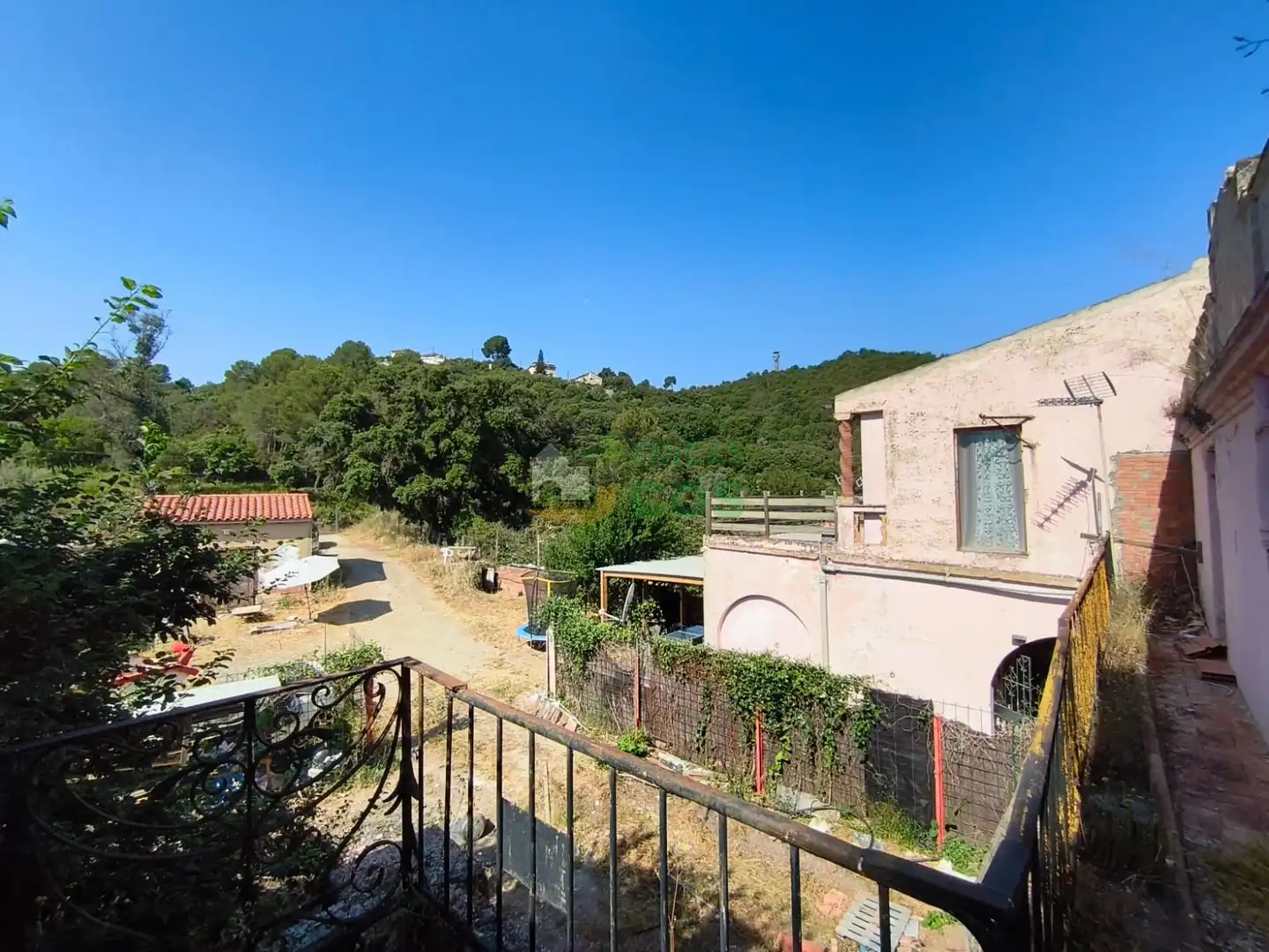 Vista exterior de Casa o xalet en venda en Sant Cugat del Vallès amb Jardí privat, Terrassa i Balcó