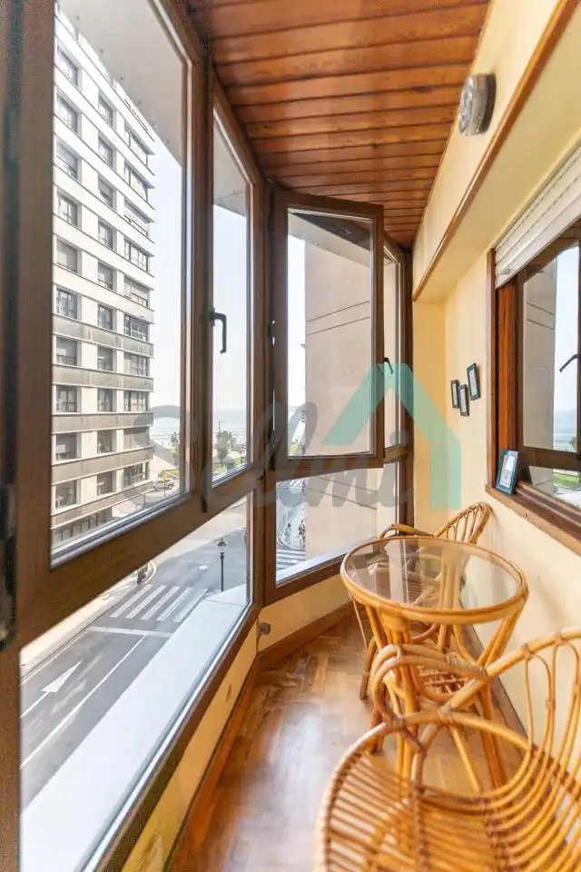 Schlafzimmer von Wohnung zur Miete in Gijón  mit Heizung, Parkett und Terrasse