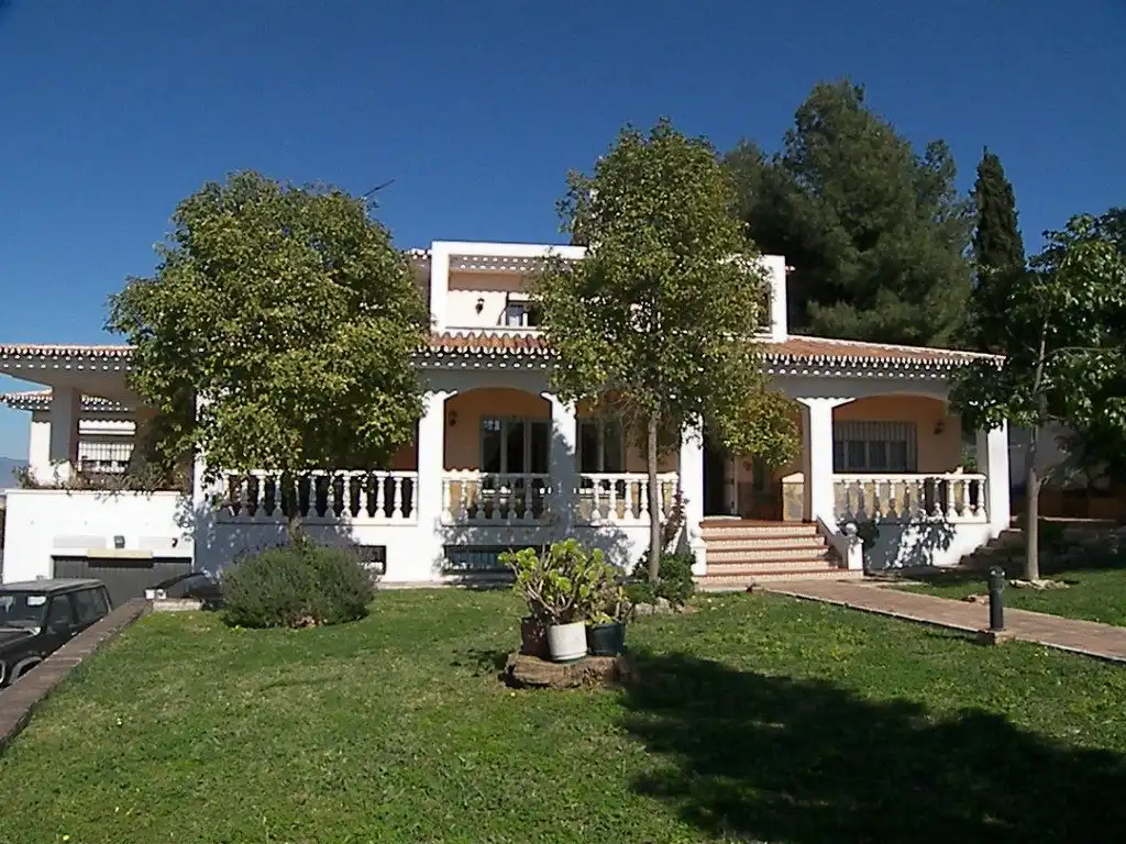Vista exterior de Casa o chalet en venta en Alhaurín de la Torre con Aire acondicionado, Jardín privado y Terraza