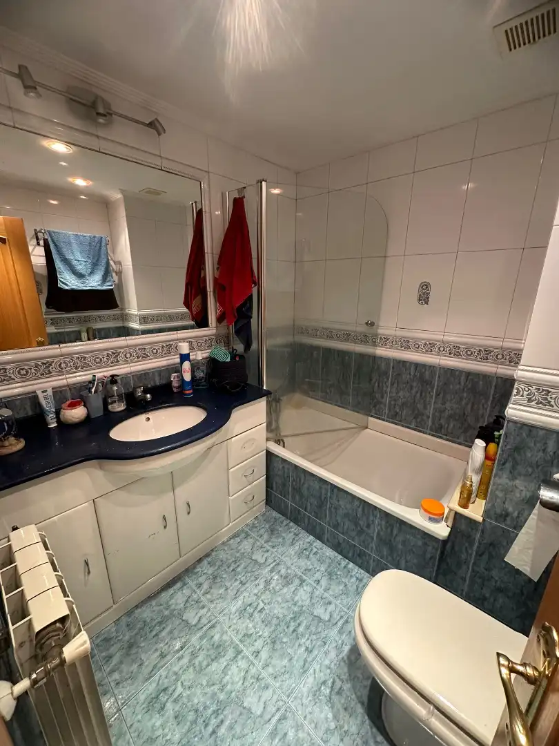 Badezimmer von Wohnung zum Verkauf in Langreo mit Heizung, Abstellraum und Möbliert