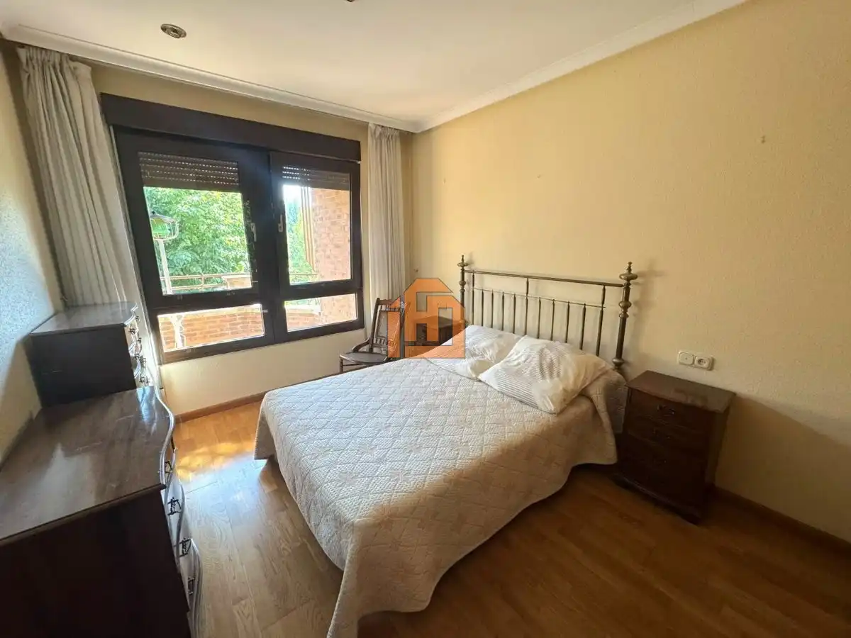 Habitación de Piso de alquiler en León Capital  con Calefacción, Parquet y Terraza