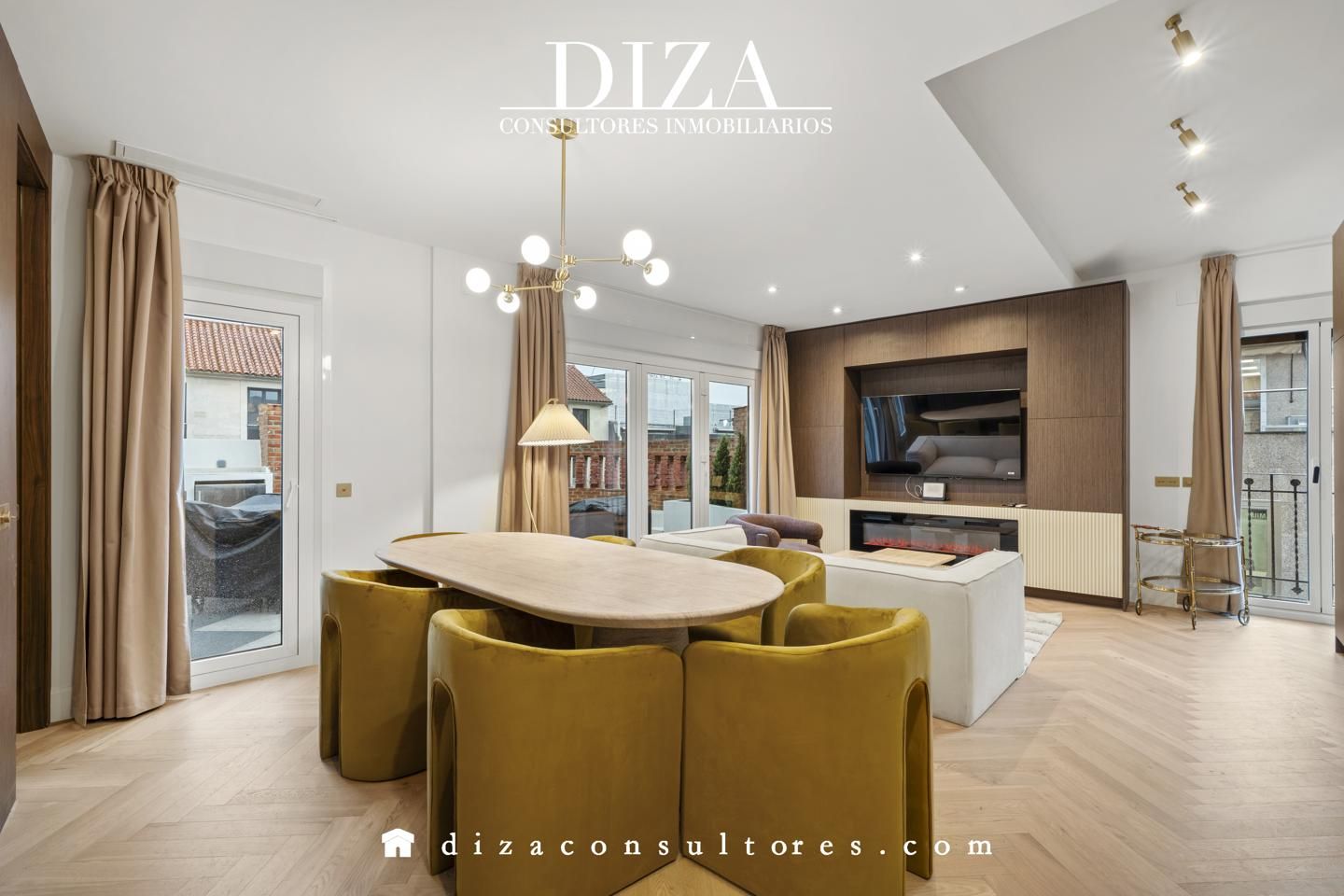 Menjador de Àtic en venda en  Madrid Capital amb Aire condicionat, Terrassa i Moblat