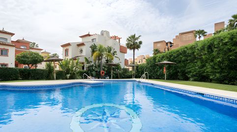 Foto 3 von Einfamilien-Reihenhaus zum Verkauf in Kempinski, Estepona