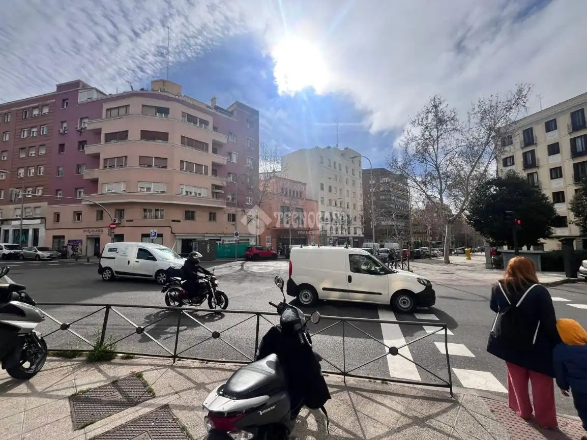 Vista exterior de Pis en venda en Madrid amb Aire condicionat i Calefacció