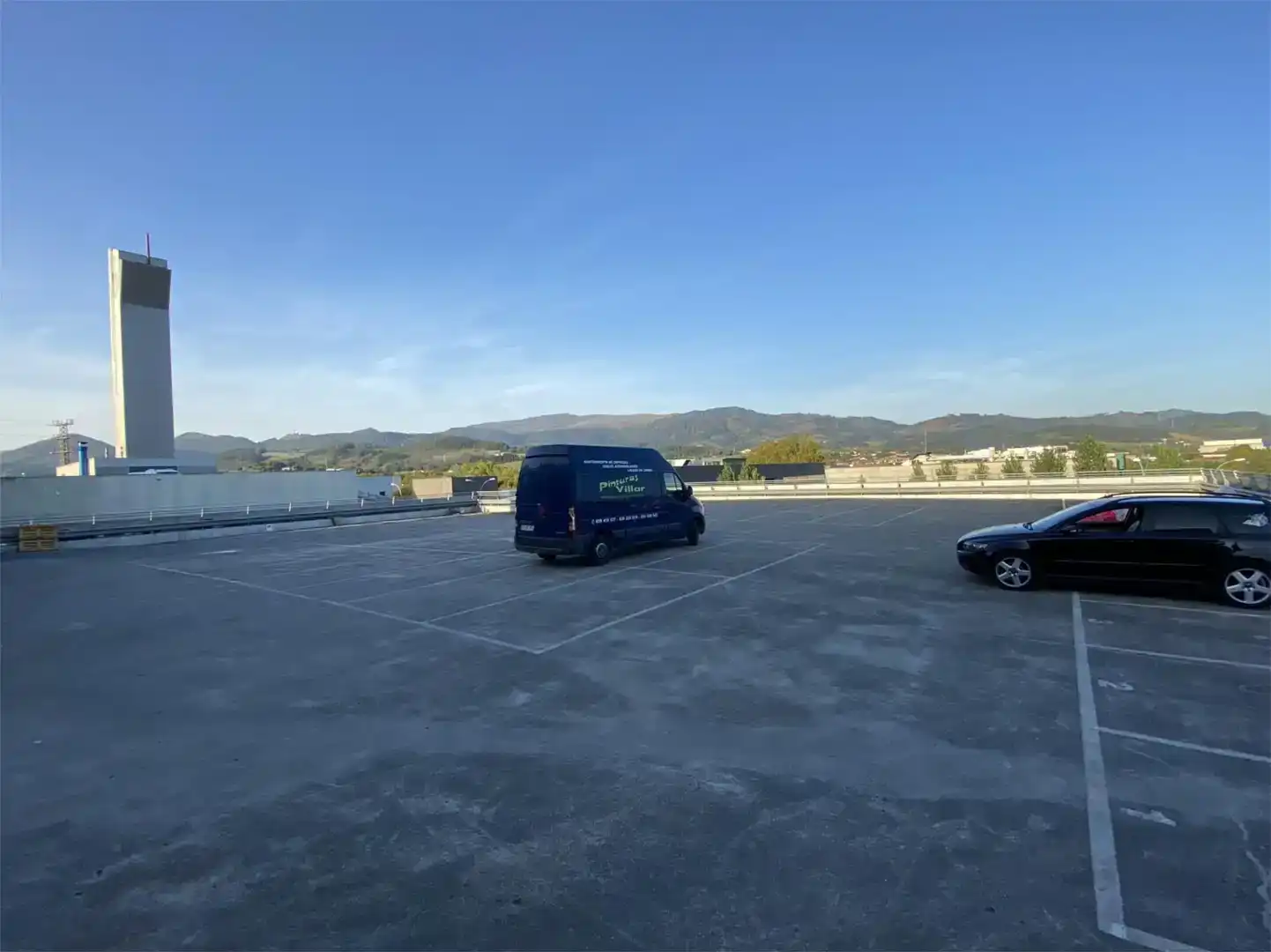 Parkplatz von Fabrikhallen zur Miete in Durango, Bizkaia