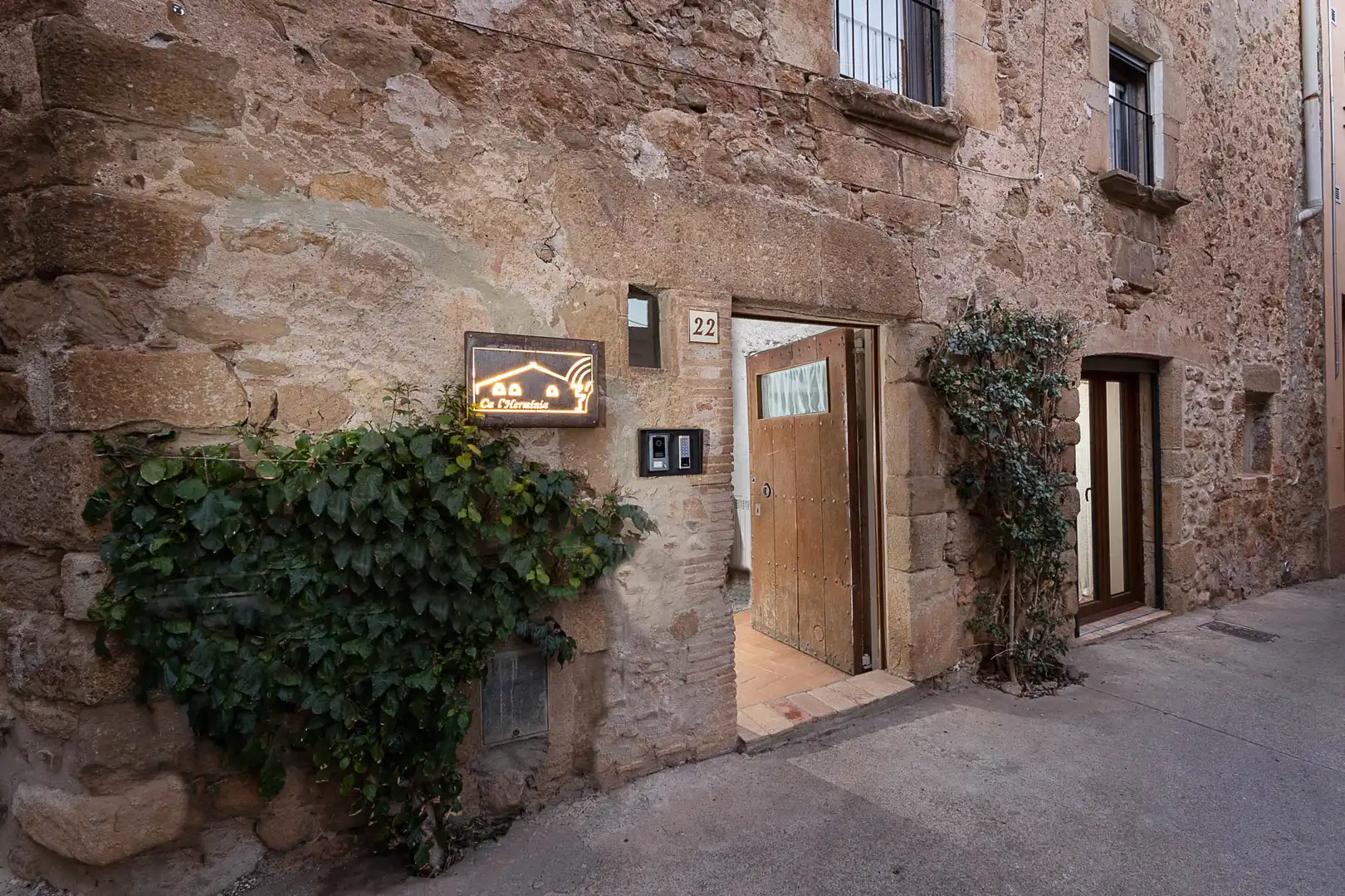 Vista exterior de Finca rústica en venta en Cistella con Aire acondicionado, Calefacción y Jardín privado