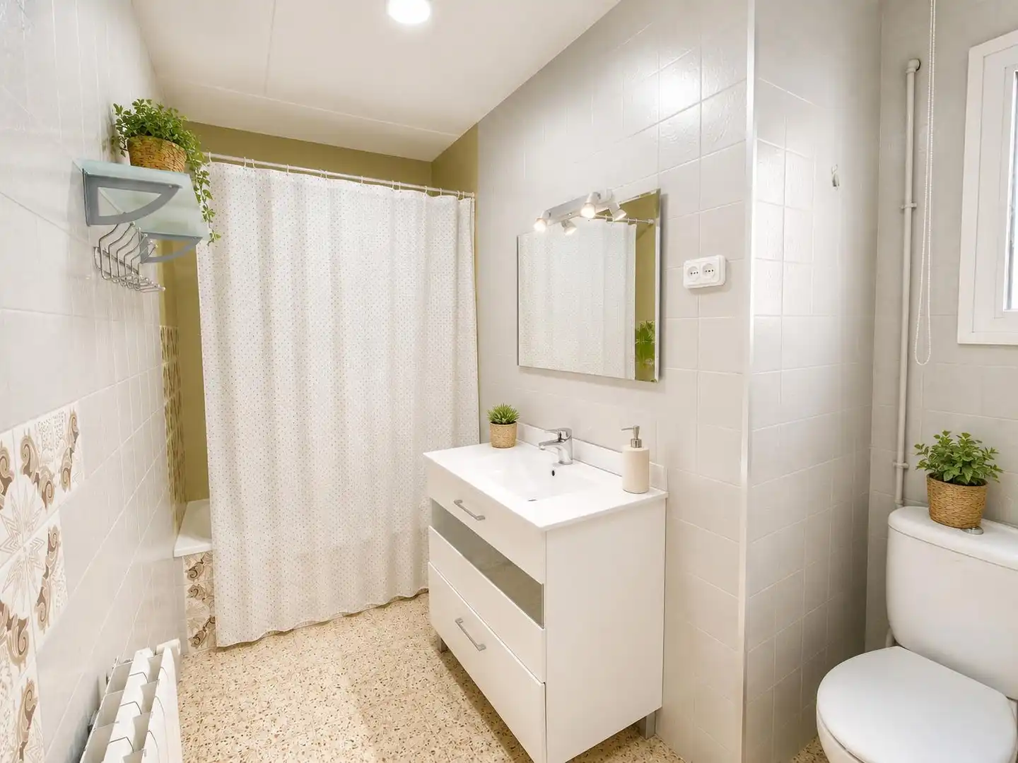 Bathroom of Flat for sale in Sabadell  with Heating, Oven and Balcony
