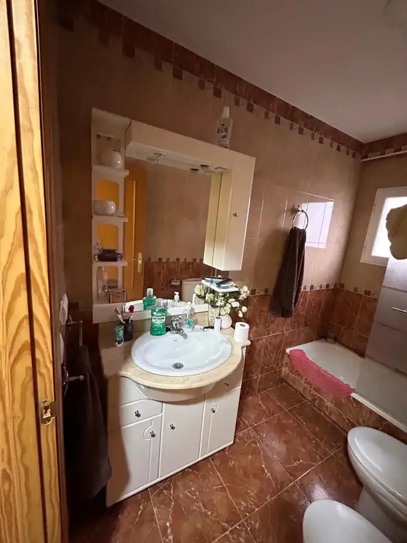 Bany de Casa o xalet en venda en Villalpardo amb Aire condicionat, Jardí privat i Terrassa