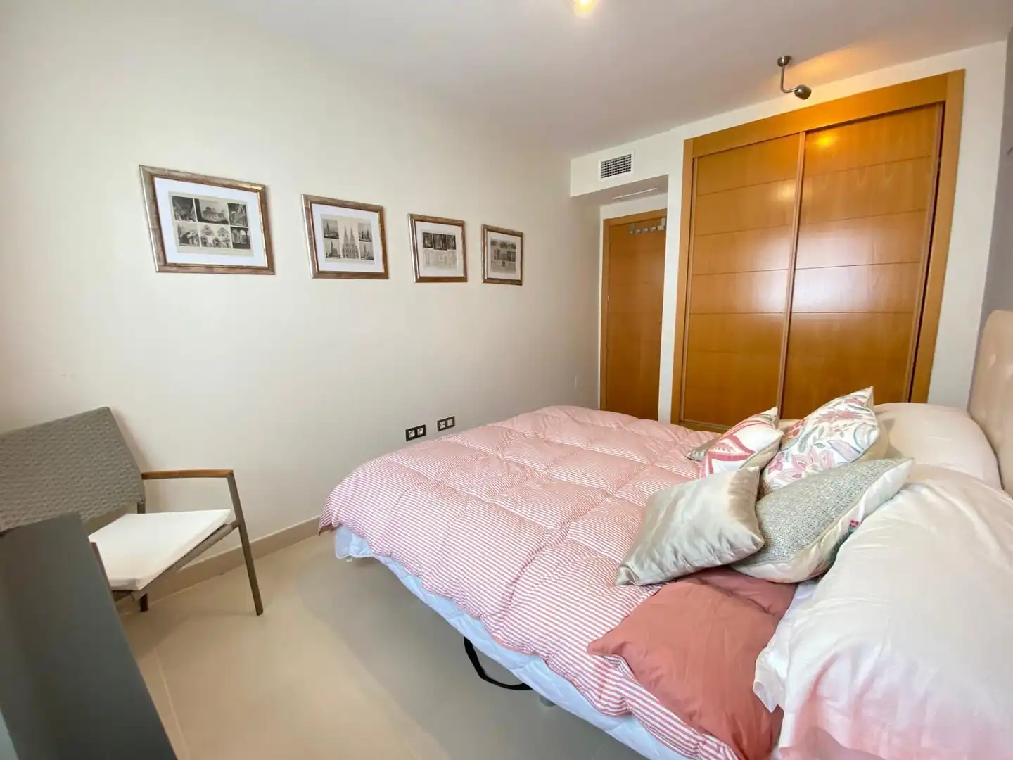 Habitación de Casa adosada en venta en Estepona con Aire acondicionado, Terraza y Amueblado