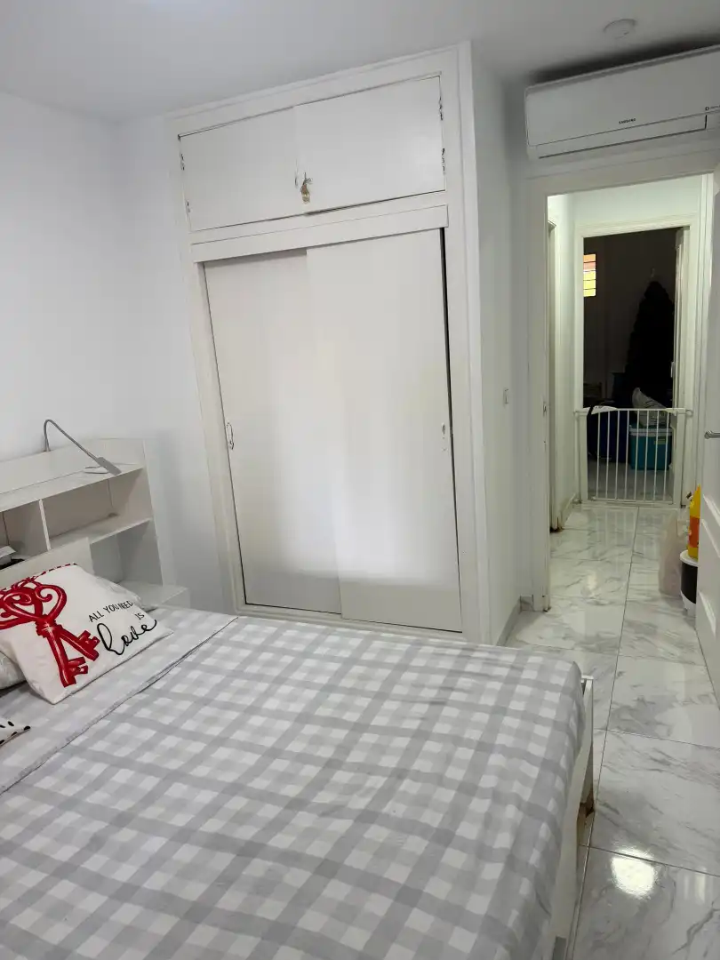 Habitación de Apartamento en venta en Benidorm con Aire acondicionado, Jardín privado y Amueblado