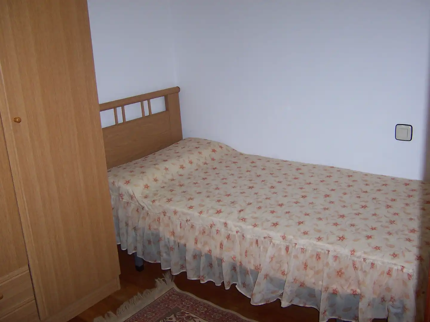 Dormitori de Casa o xalet en venda en Luena  amb Jardí privat, Terrassa i Moblat
