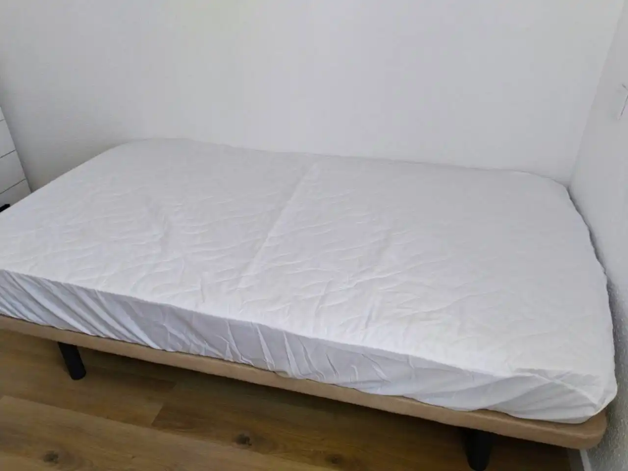 Dormitori de Pis de lloguer en Burgos amb Calefacció i Moblat