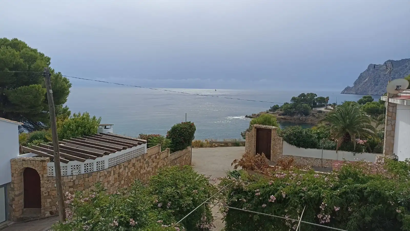 Casa con jardín en venta en La Caleta - La Calalga -  Les Bassetes