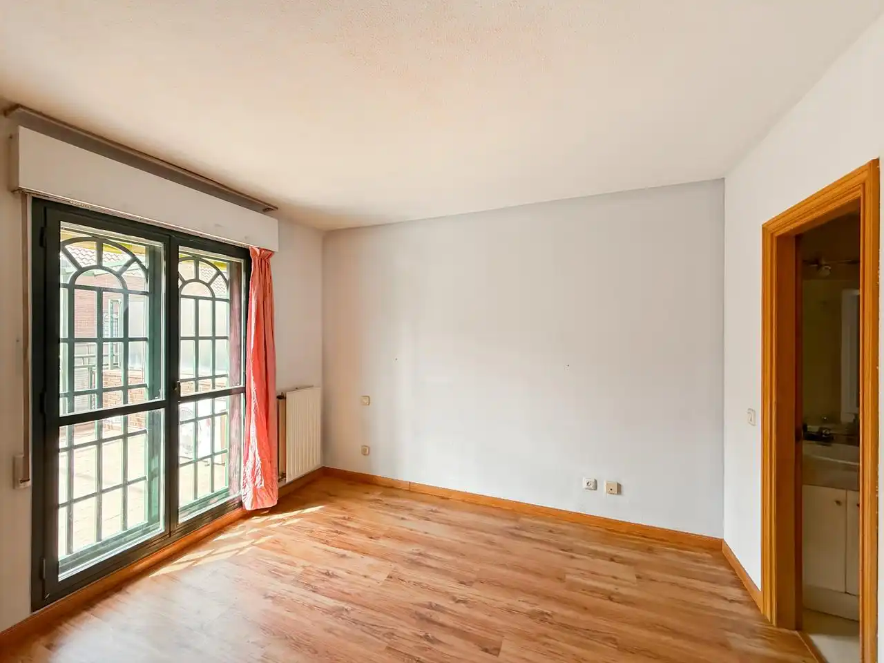 Dormitori de Casa adosada en venda en Alcorcón amb Aire condicionat, Calefacció i Jardí privat