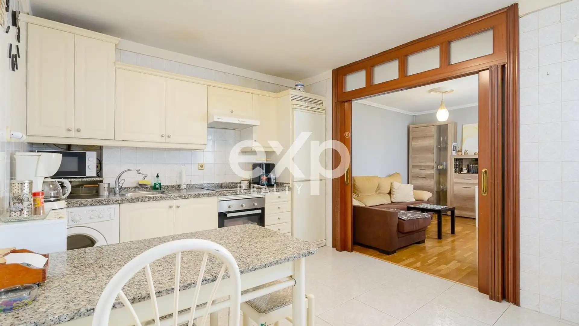 Cocina de Piso en venta en Oviedo  con Calefacción y Amueblado