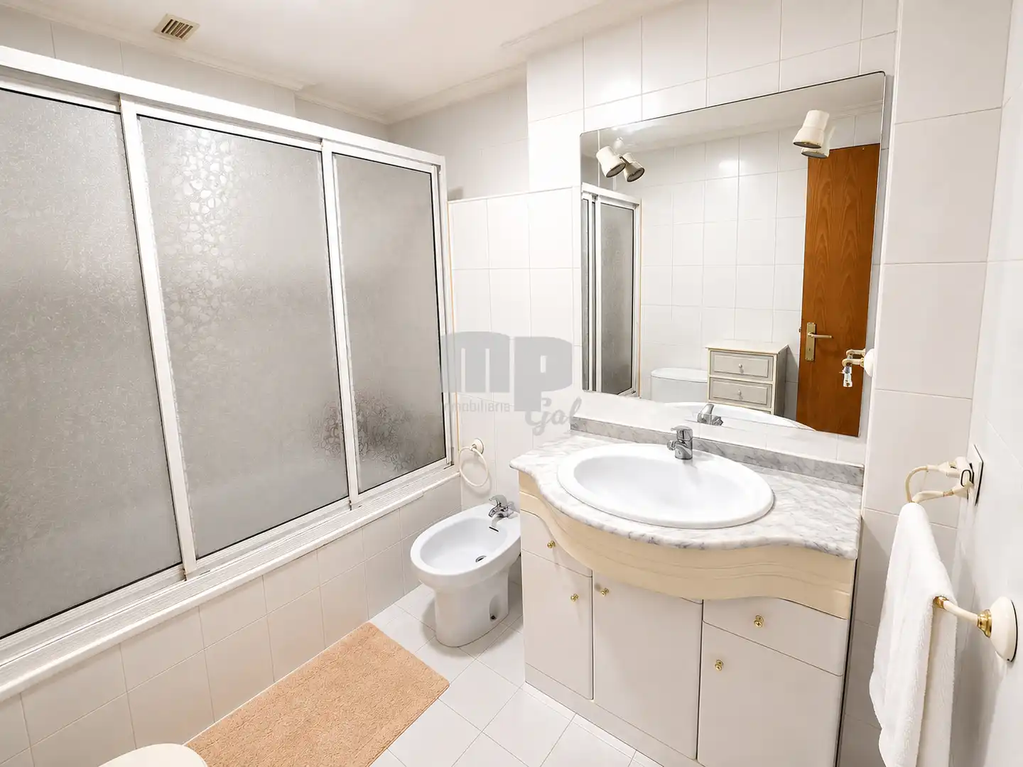 Bathroom of Duplexes for sale in Vigo   with Heating, Storage room and Furnished