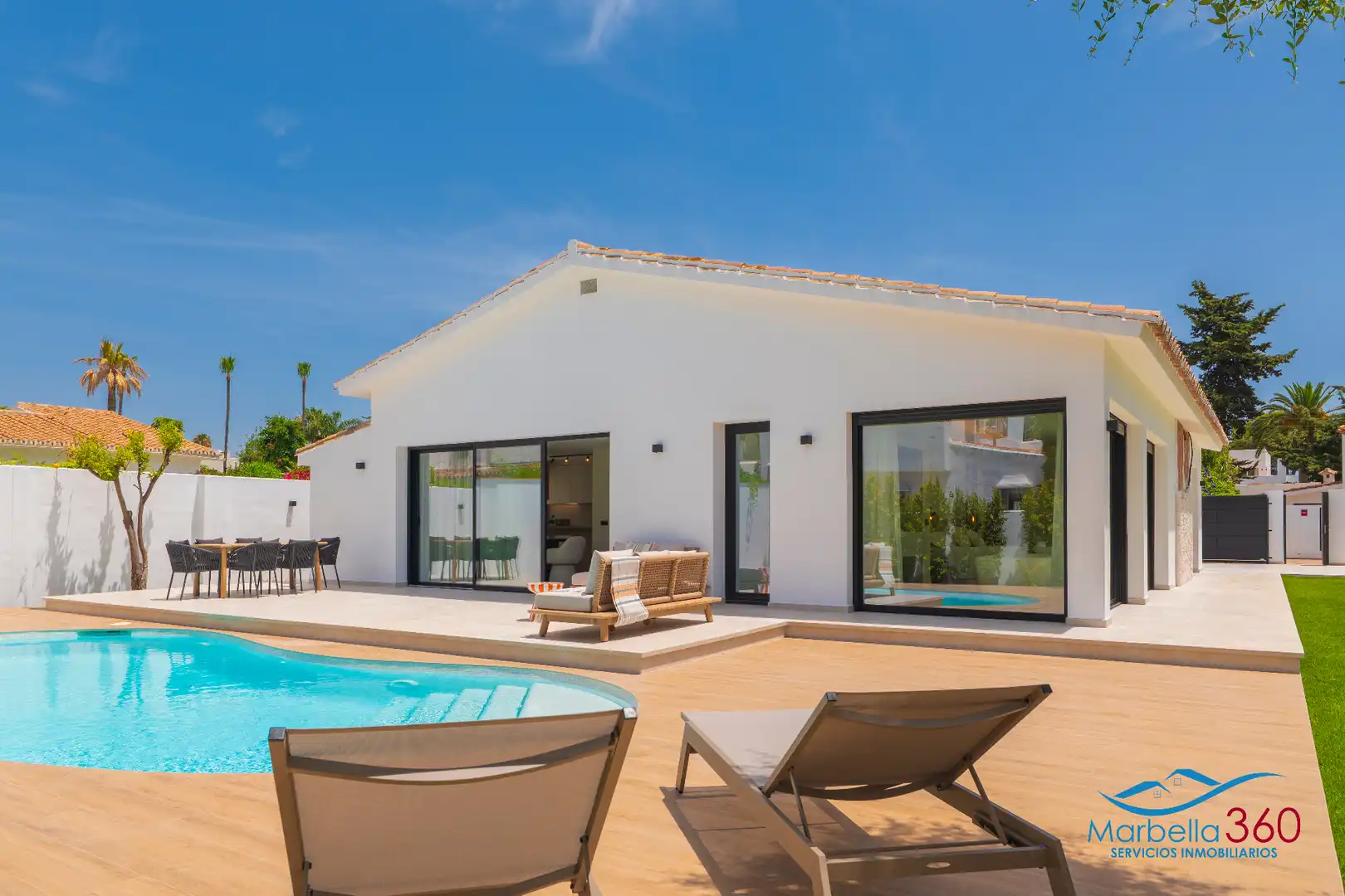 Vista exterior de Casa o chalet en venta en Estepona con Aire acondicionado, Calefacción y Jardín privado