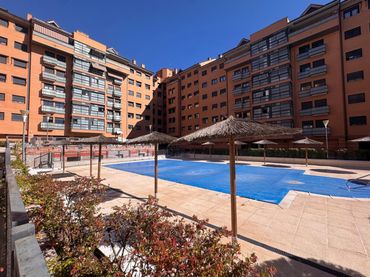 Flat with pool to rent in Calle Calle Antonio Muñoz Molina
