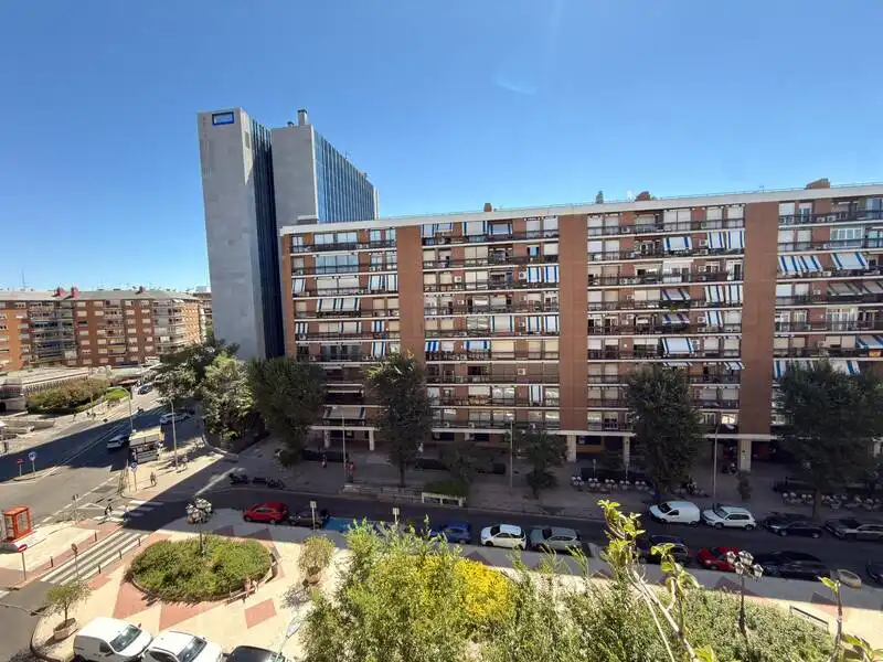 Vista exterior de Pis en venda en Madrid amb Aire condicionat, Calefacció i Terrassa