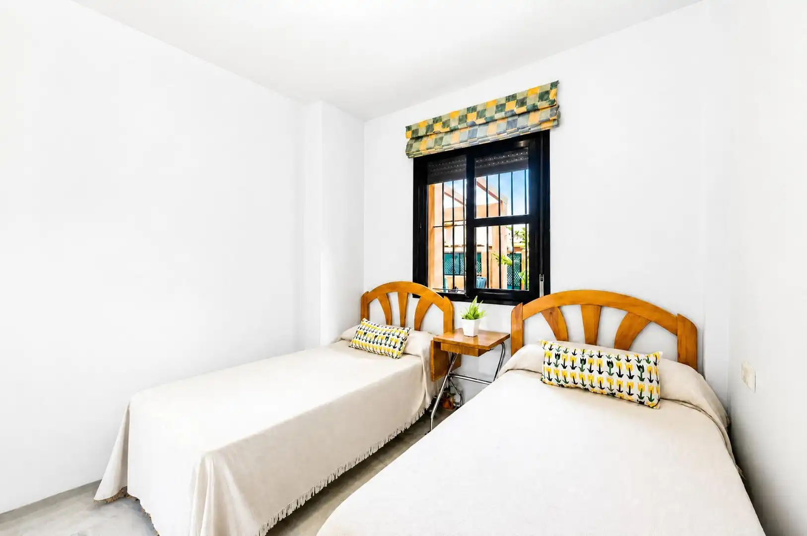 Dormitori de Casa adosada en venda en Chiclana de la Frontera amb Jardí privat, Terrassa i Piscina comunitària