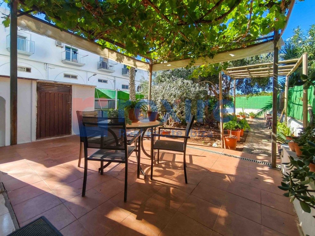 Jardí de Planta baixa en venda en Sant Josep de sa Talaia amb Jardí privat, Terrassa i Piscina comunitària