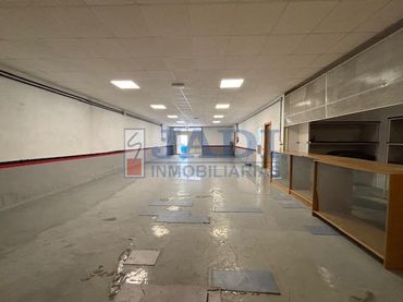 Industrial building for sale in Valdepeñas