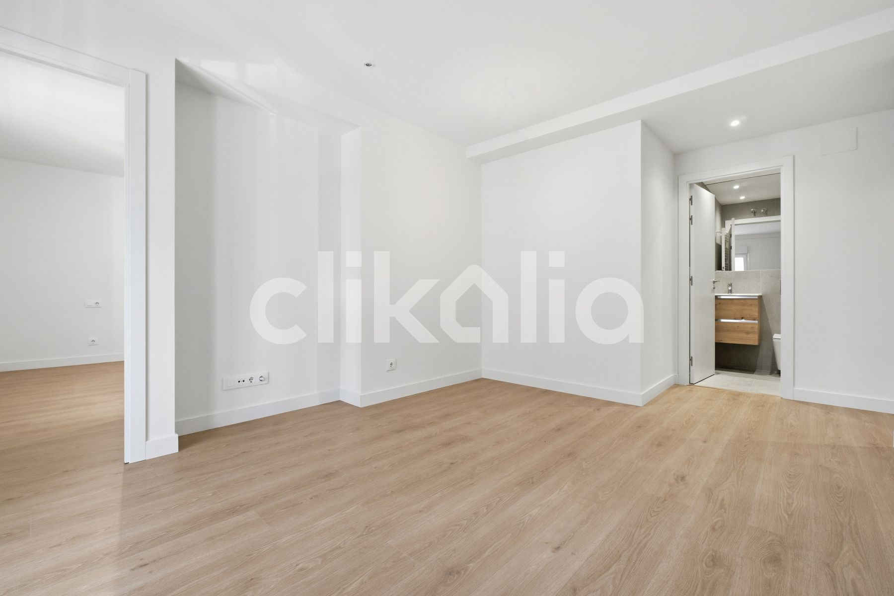 Bedroom of Flat for sale in  Madrid Capital  with Air Conditioner, Heating and Terrace