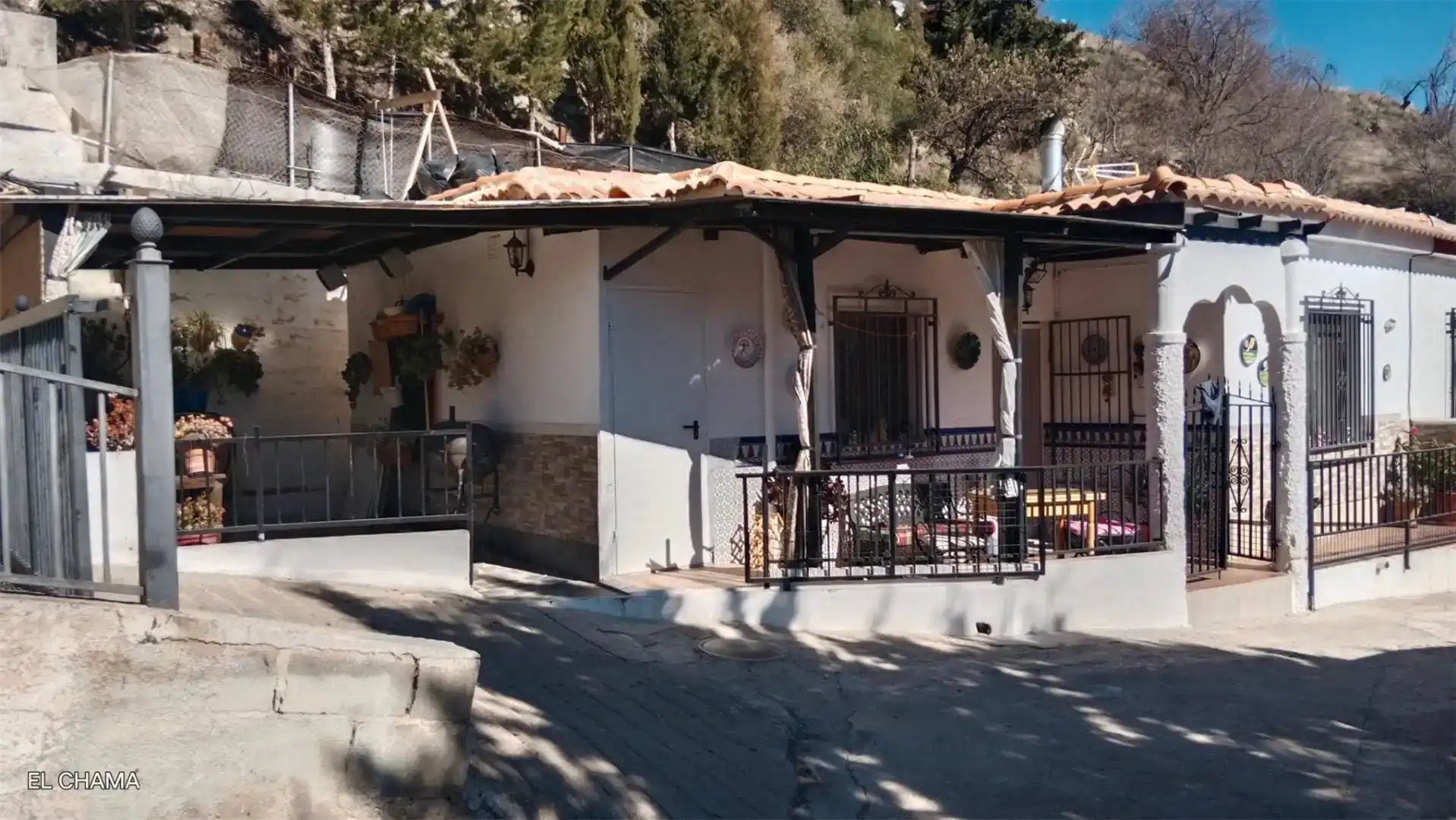 Vista exterior de Planta baja en venta en Válor con Trastero