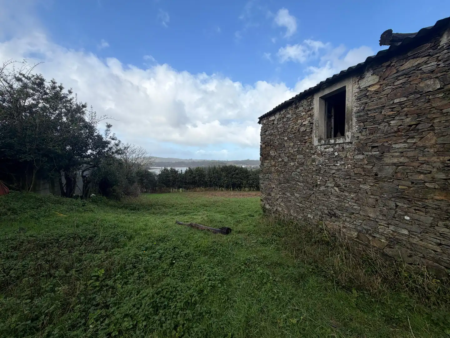Casa rústica amb jardí en venda a Rúa Bidueiro