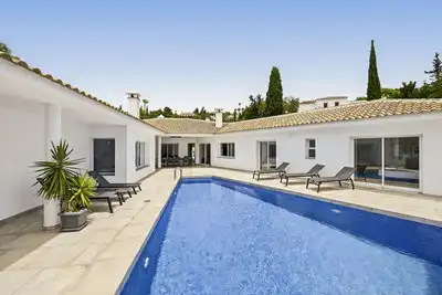 Detached house with pool for sale in Las Lagunas