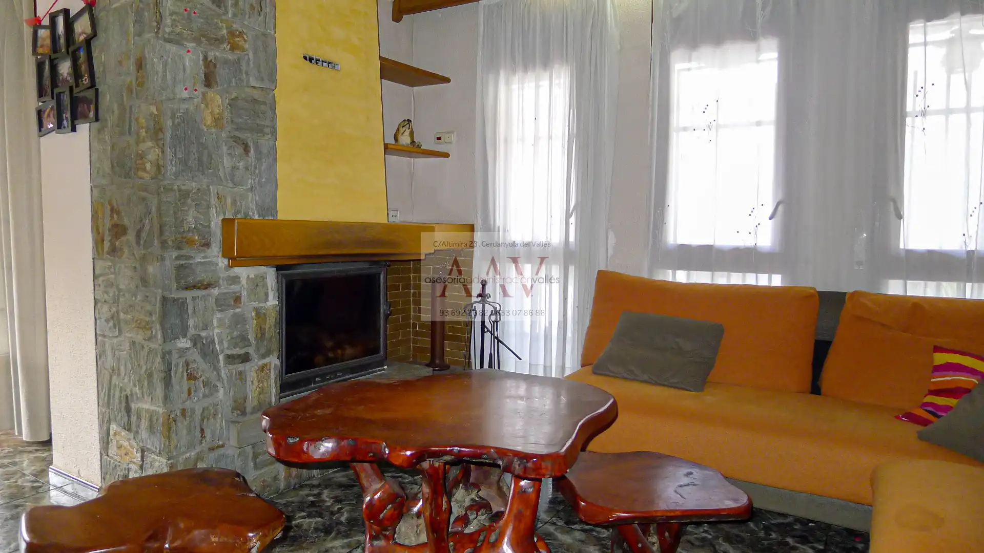 Sala de estar de Casa o chalet en venta en Cerdanyola del Vallès con Calefacción, Jardín privado y Terraza