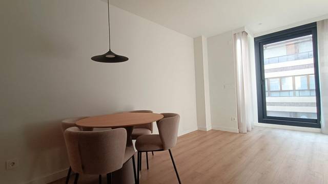 Piso en Alquiler en Calle de Aspe, 3 en Reina Victoria - Miguel Hernández