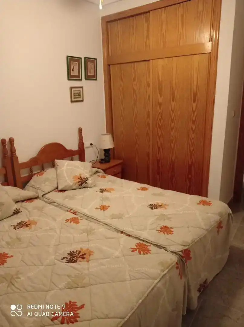 Dormitori de Apartament en venda en Torrevieja amb Aire condicionat i Balcó
