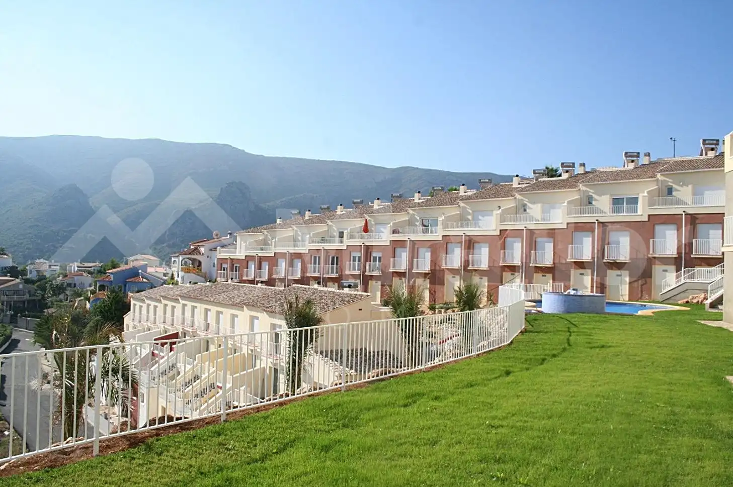 Vista exterior de Casa adosada en venda en Pedreguer amb Aire condicionat, Terrassa i Moblat