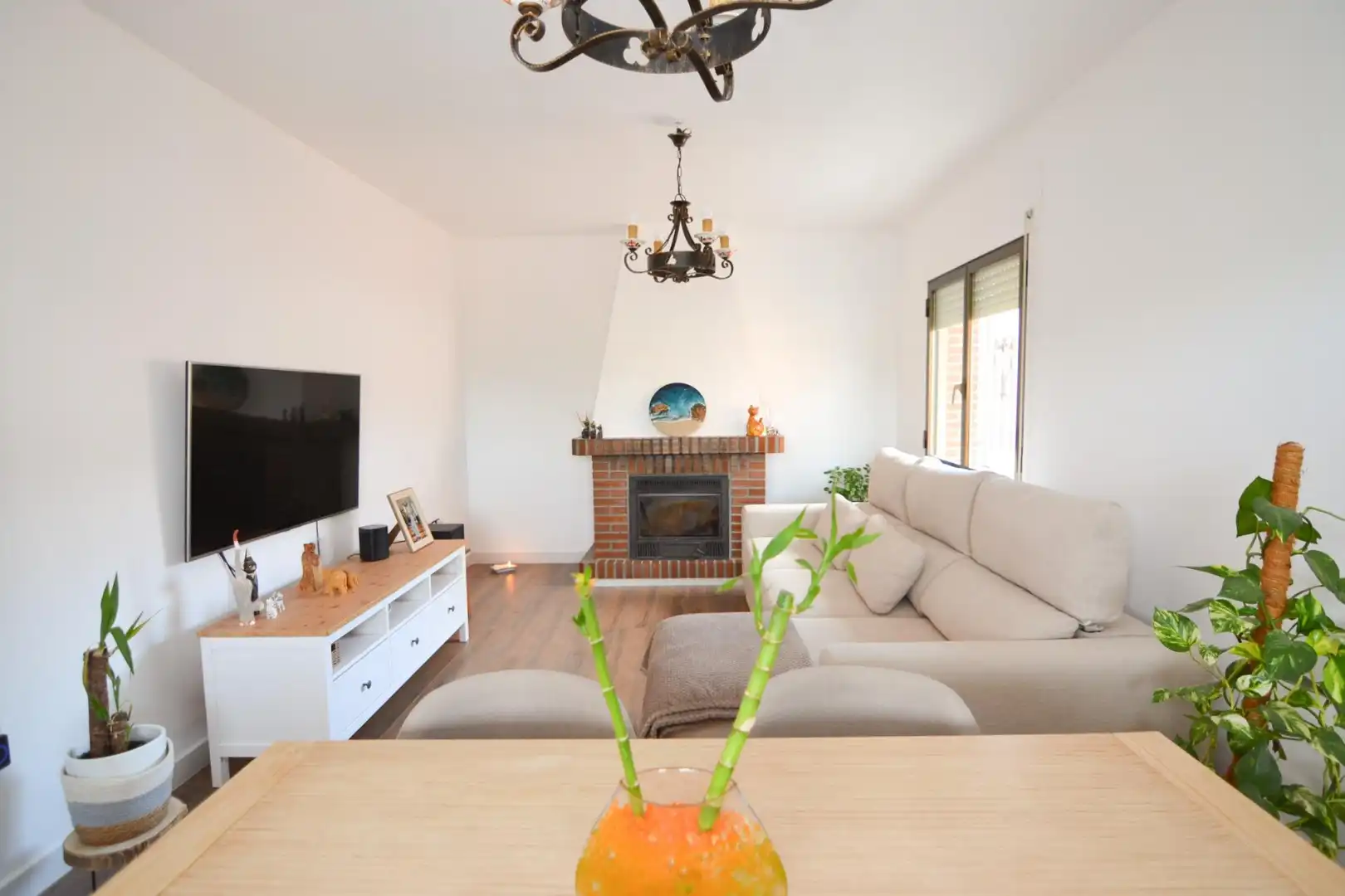 Living room of Houses for sale in Casarrubios del Monte  with Air Conditioner, Heating and Private garden