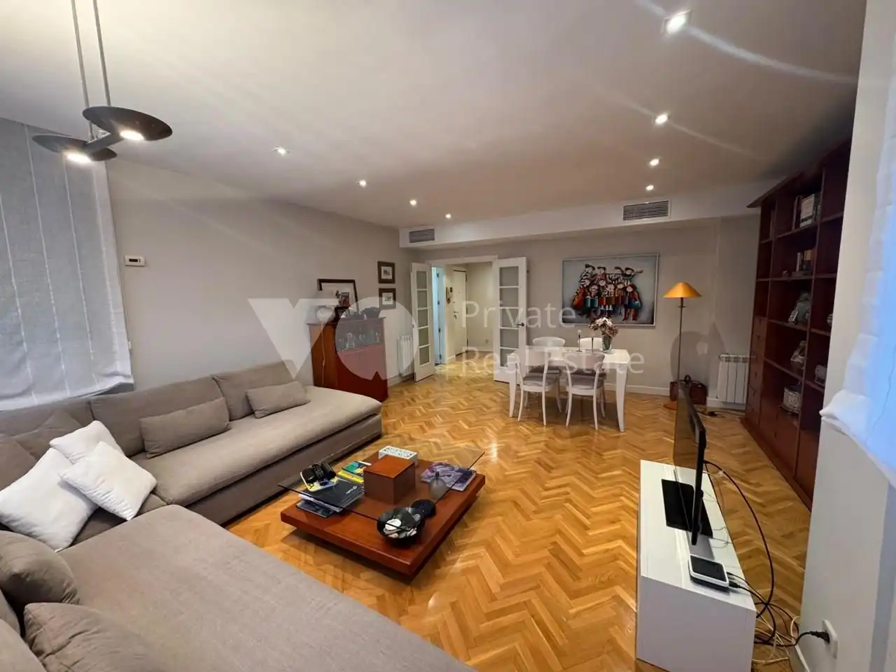 Duplex avec piscine à vendre à Sector B