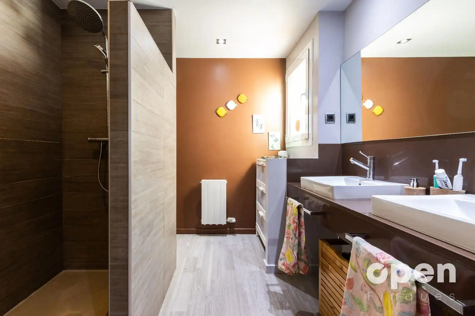 Badezimmer von Einfamilien-Reihenhaus zum Verkauf in Terrassa mit Klimaanlage, Heizung und Terrasse