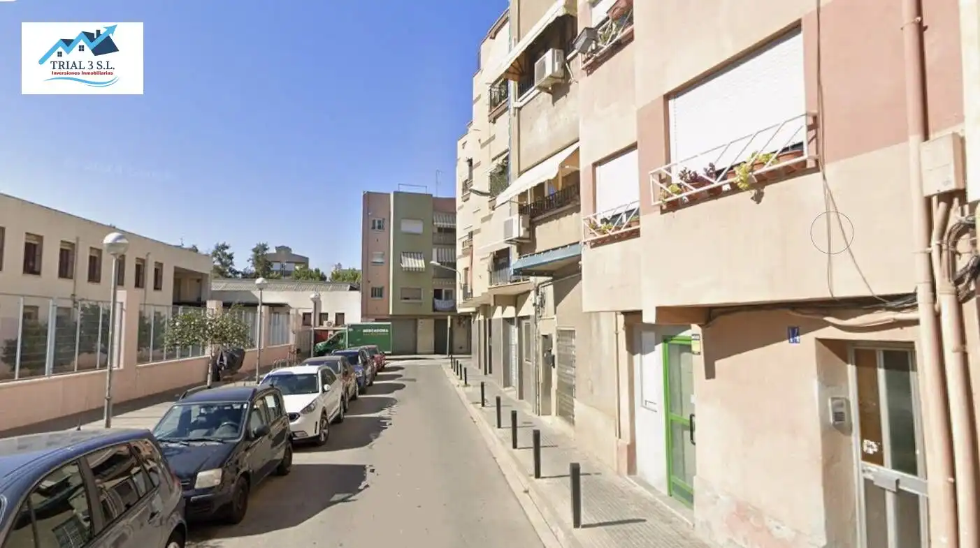 Vista exterior de Piso en venta en Cornellà de Llobregat