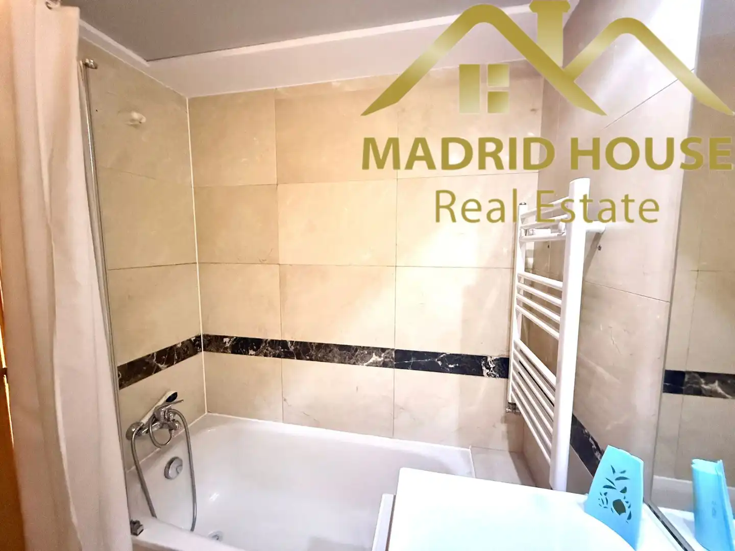 Bathroom of Attic for sale in Madrid  with Air Conditioner, Heating and Terrace