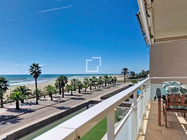 Pis amb balcó en venda a Les Salines - Pla de Sant Pere