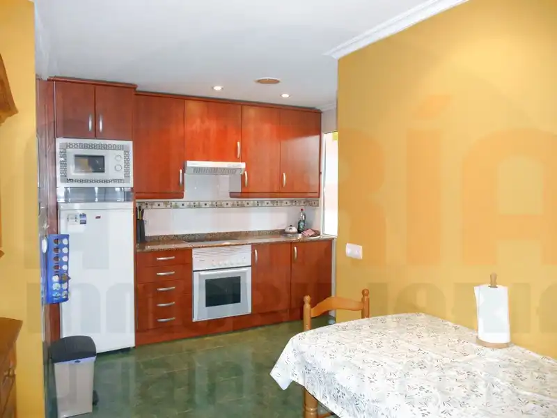 Cocina de Piso en venta en Oviedo  con Calefacción, Trastero y Amueblado