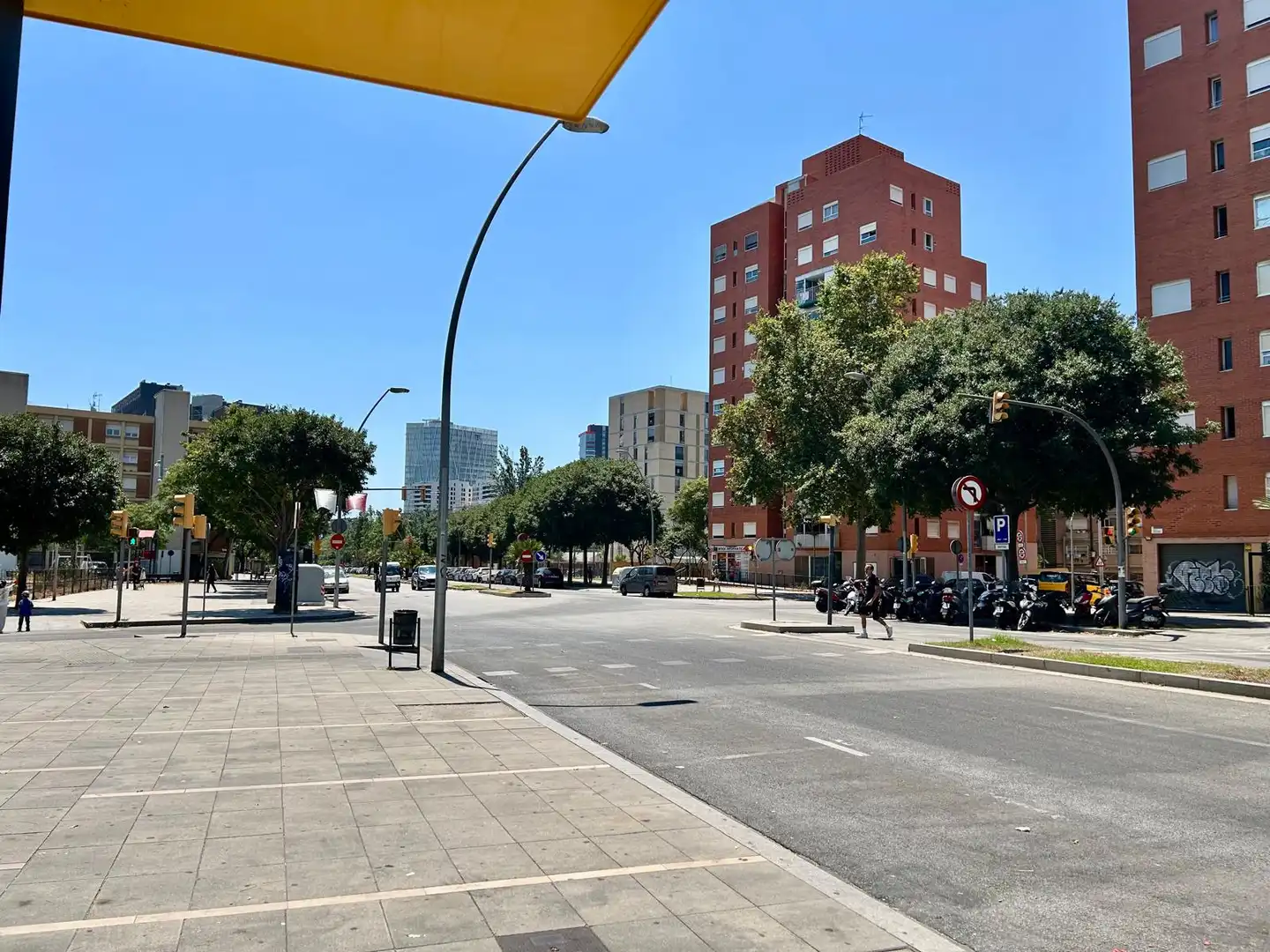 Vista exterior de Pis en venda en Sant Adrià de Besòs amb Balcó