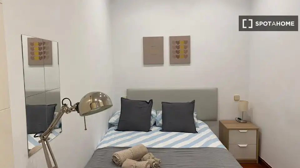 Bedroom of Flat for rent in Madrid  with Air Conditioner, Heating and Furnished